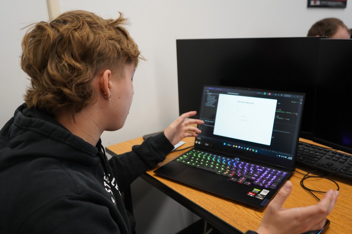 ThaddeusStevens's tweet photo. Our Computer & Network Systems Administration second-year students recently showcased their capstone projects, investing at least 100 hours to bring their ideas to life. The capstones gave students the opportunity to put their #TSCT learning into practice. https://t.co/CWJpbnak6P