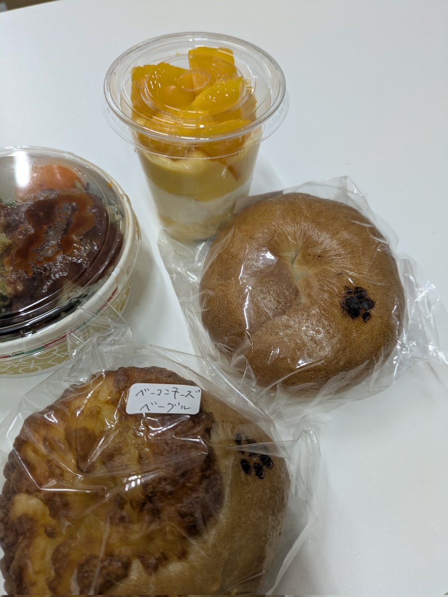 wmpkitamihara's tweet photo. https://t.co/93pAB5ul3h
ヌカヌカさん
美味しい食べ物と可愛いお二方に会いにいってきました。オーナーさんは面白い方ですよ！
ムギくんトライアルおめでとう！楽しみだね！
ゴーヤの肉詰め、トライフル、ベーグル！おにぎり、カヌレは食べてしまって写真なし！ごちそうさまでした！ https://t.co/Ii4i1ZYK7s