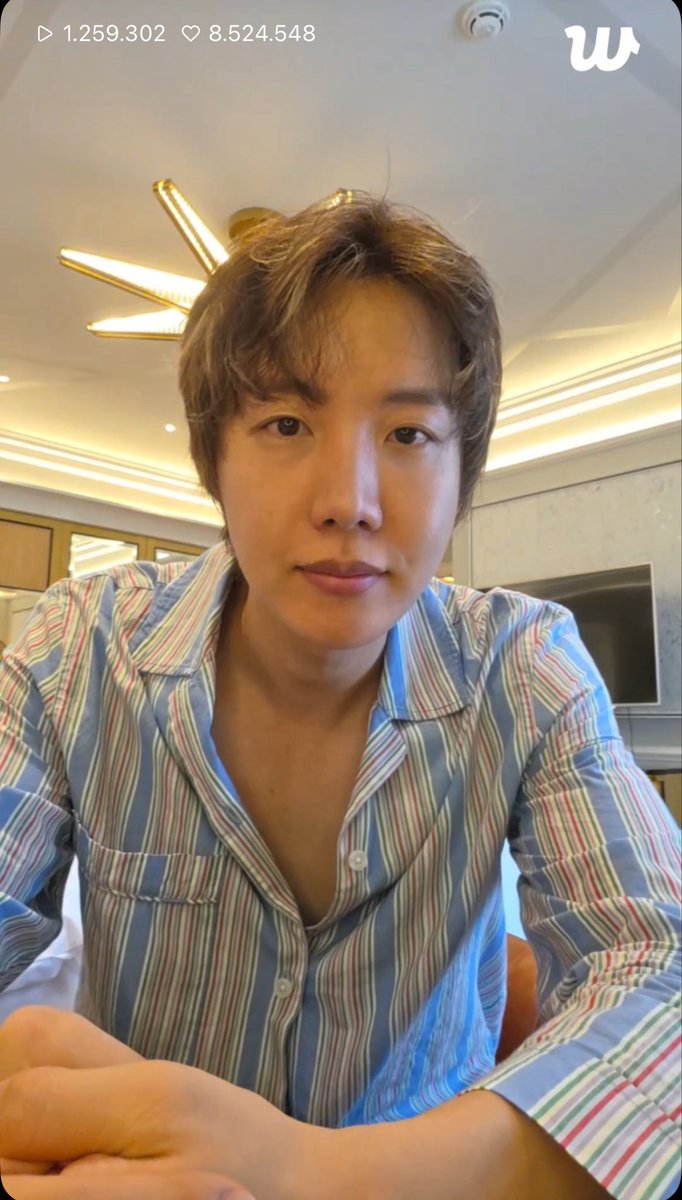 jhopestg's tweet photo. ele aparecendo quando eu mais preciso, na hora certa e no momento certo. ele sempre sabe. foi pra mim. https://t.co/iQsEAzBMMs