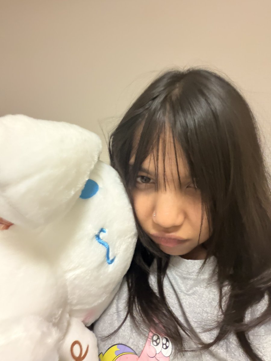 idkk_cry's tweet photo. Me and my crane game plushy which I won in the first try against the world. https://t.co/4Bo9Gssyyf
