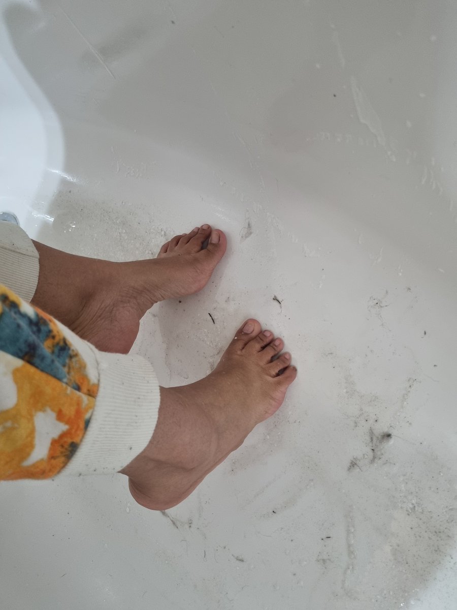 Babesicles986's tweet photo. DM for personalised dirrrtyfewt content. None of that Razer gift card nonsense #DirtyFeet #Barefeet #Longtoes https://t.co/3pQHsm4rix
