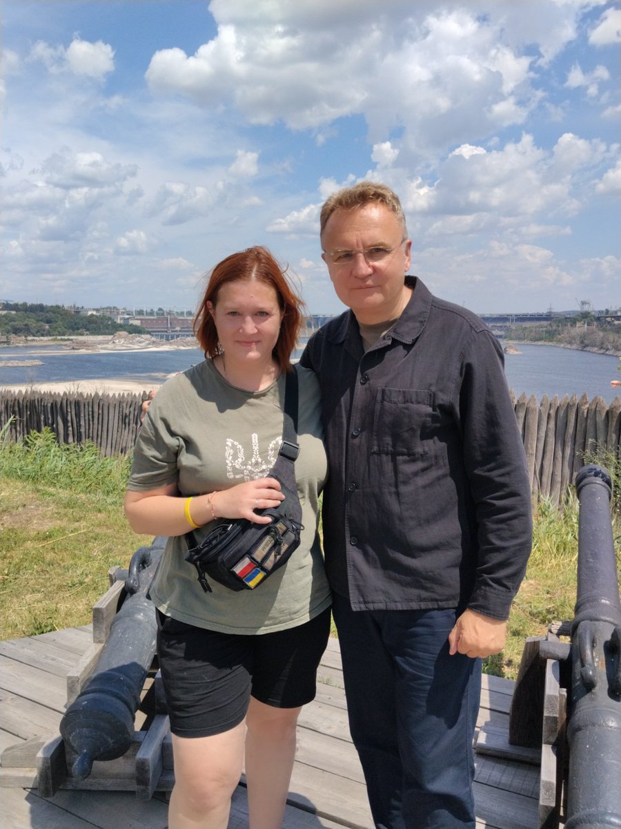 KarolinaKuzema's tweet photo. Niewiele rzeczy potrafi mnie tu zaskoczyć, ale spotkanie mera Lwowa @AndriySadovyi na zaporoskiej Chortycy jest jedną z nich. https://t.co/fjBemDOqq6
