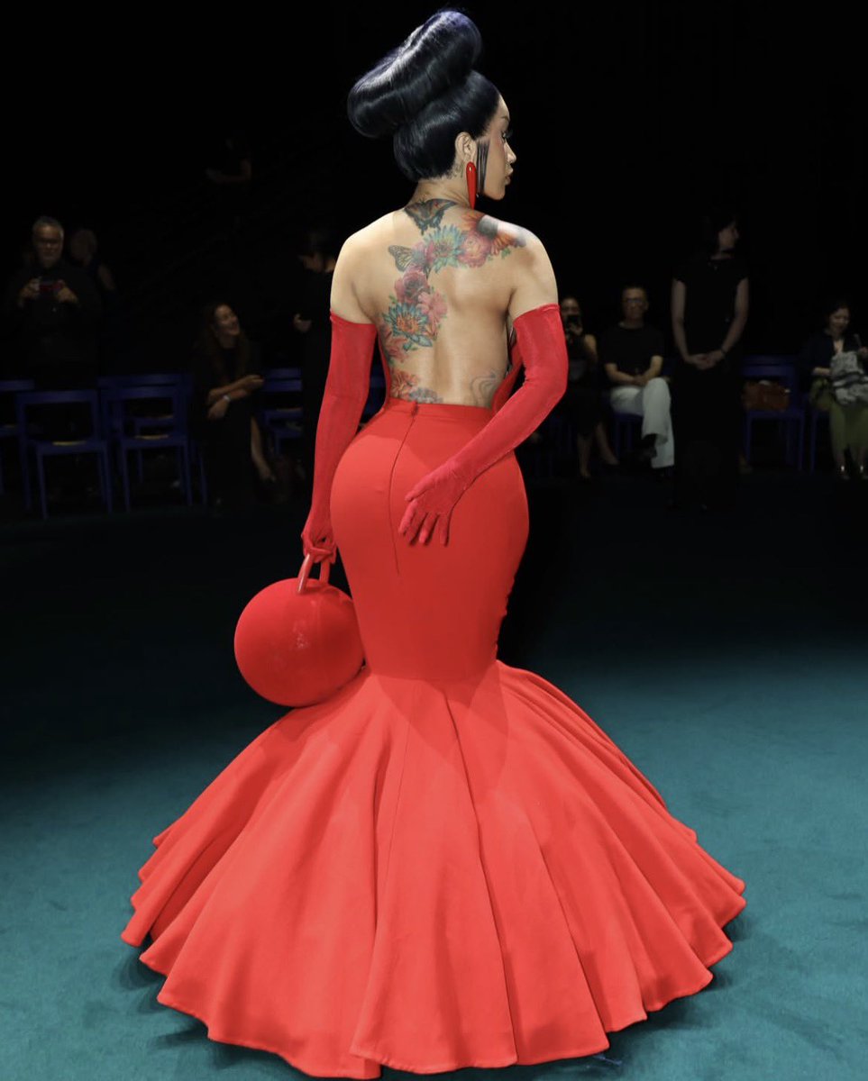 mugcalis's tweet photo. Cardi wearing shit STRAIGHT OFF THE RUNWAY, LIKEEE BTCHH ITS TIERS TO THIS FASHION SHIT, AND SHES THE PINNACLE OF IT.

— Kollin &amp; belc tore yall set once again!🫦 https://t.co/7dav1iUWOi