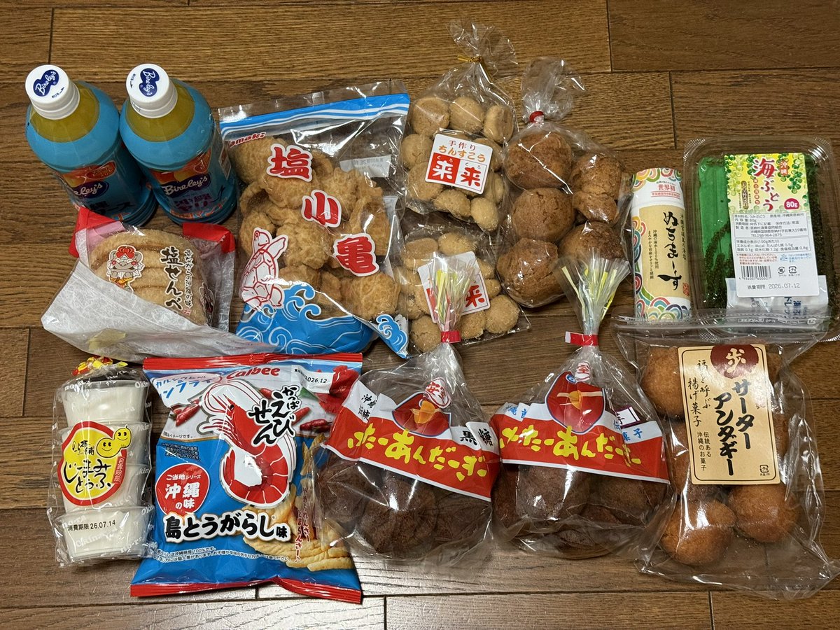 senrigawa1's tweet photo. JAL•ANA平会員いつもの沖縄旅①⑨

お土産密輸品😎
サーターアンダギーとお塩を除いて
空港では買わず、イオンや地元スーパーサンエーで購入💰

空港で🧳を預けて身軽になってから、ゆいレールで2駅「小禄駅」直結のイオンが便利👍沖縄モノ沢山あります

2日間お付きあい、ありがとうございました🙇‍♂️ https://t.co/NwJ3VIVPiN