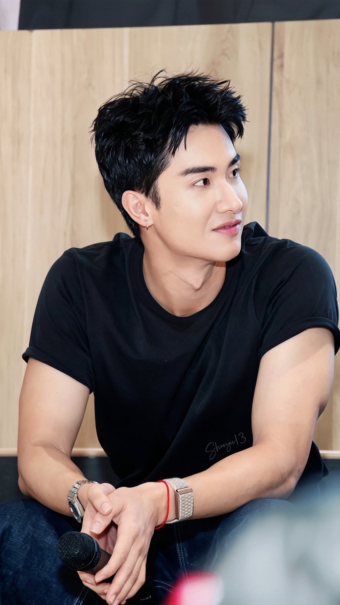 JShinju13's tweet photo. เท่ทาวาฬ~~~👀

TNMR ADAAP CHITCHAT
#ADogAndAPlaneLIVE
#หมาเห่าเครื่องบิน
#Tawan_V https://t.co/jjHWpUiBTB