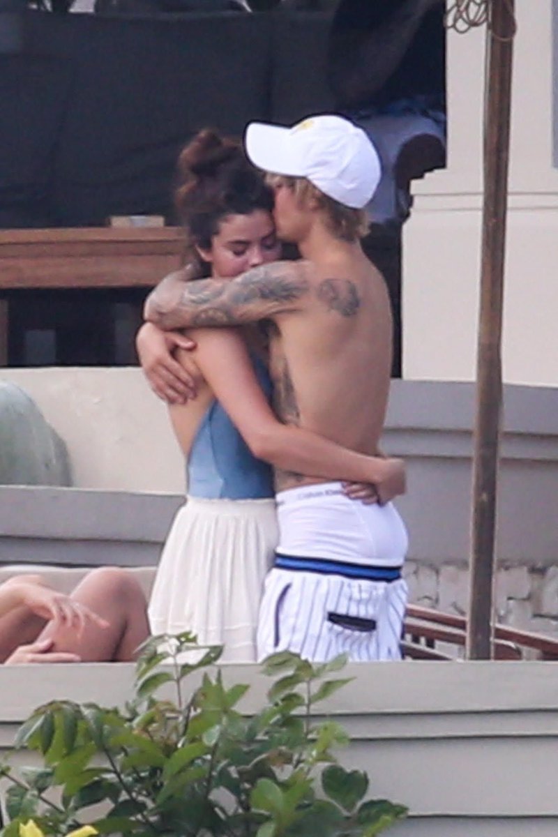 Uniqueue_Name's tweet photo. Throwback: Justin Bieber and Selena Gomez dating era 🔥📈 https://t.co/cPWbOTOtjW