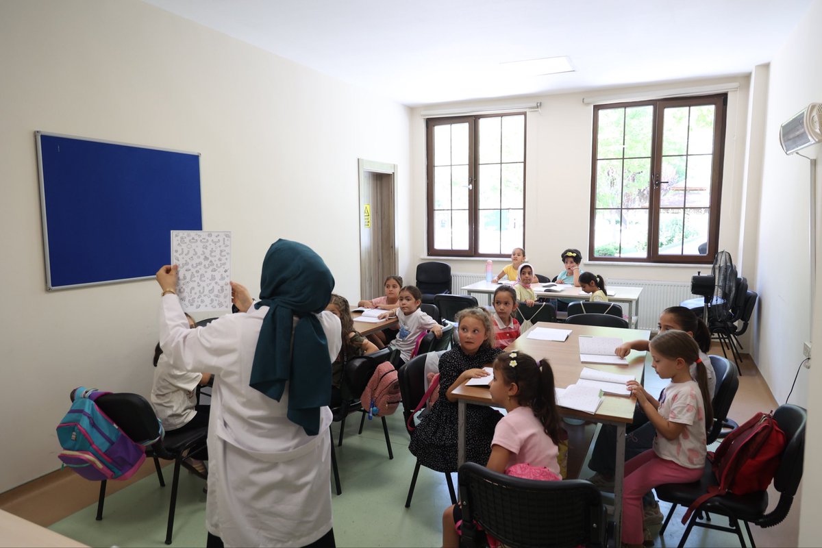 komekkonya's tweet photo. Genç KOMEK Yaz Okulu’nda eğitim heyecanı başladı! Konya genelinde 20.500 öğrenci, 47 merkezde eğitimlere başladı. 

📍Haberin detayları : https://t.co/sXpHYxSqOA 

#KOMEK #Gençkomek #konya https://t.co/6Lbw7jwSaM