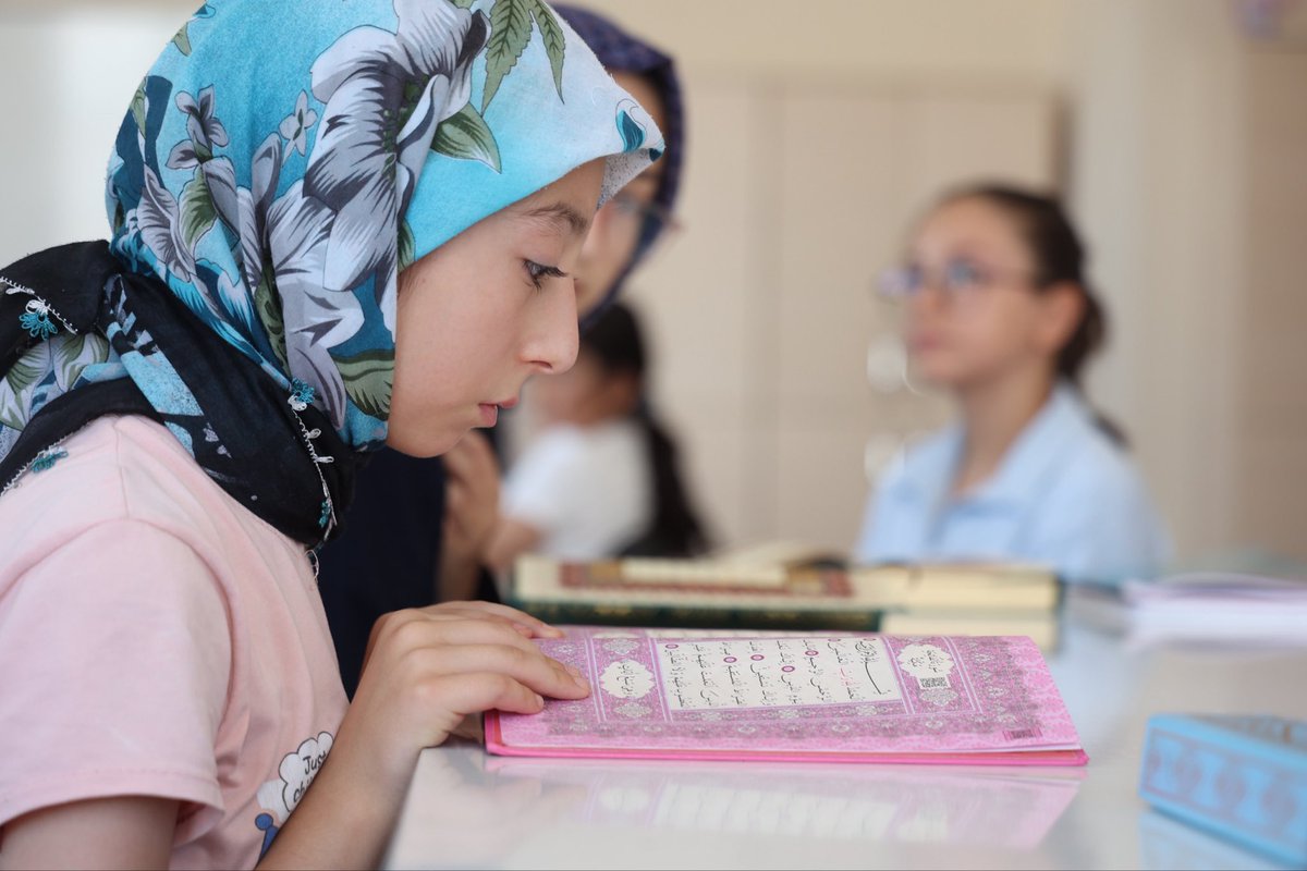 komekkonya's tweet photo. Genç KOMEK Yaz Okulu’nda eğitim heyecanı başladı! Konya genelinde 20.500 öğrenci, 47 merkezde eğitimlere başladı. 

📍Haberin detayları : https://t.co/sXpHYxSqOA 

#KOMEK #Gençkomek #konya https://t.co/6Lbw7jwSaM