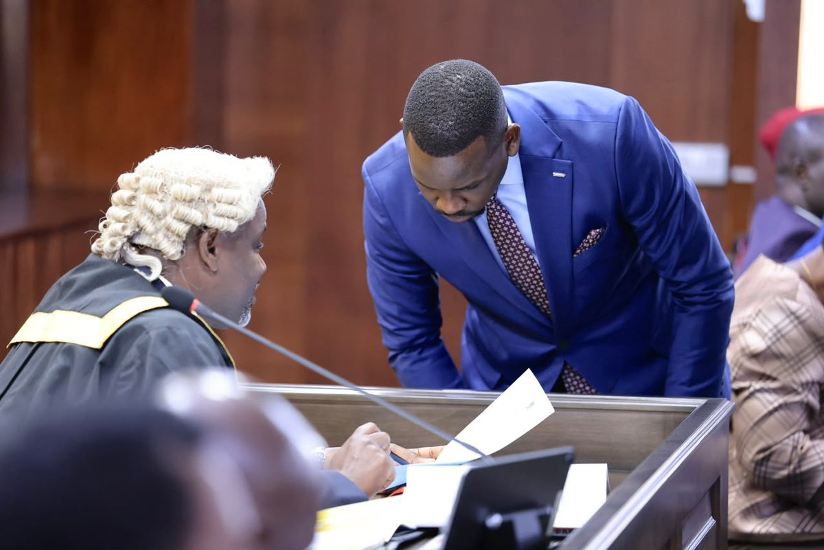 Parliament_Ug's tweet photo. According to LOP @JoelSsenyonyi, the rising public debt is Uganda’s most economic threat.

“Our public debt has risen from roughly Shs70 trillion in FY2020 /21 to over Shs126.19 trillion today.” #PlenaryUg https://t.co/8jqMStMYfP