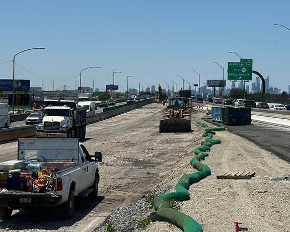 511PAPhilly's tweet photo. I-95 southbound traffic is now on its newly reconstructed lanes between Cottman Ave. and the Betsy Ross Bridge.
Northbound reconstruction begins this fall, so now you will see work in the median as we install a new traffic pattern. #95revive
Learn more: https://t.co/QHG2nFRMZK https://t.co/ovWR7QXE4E