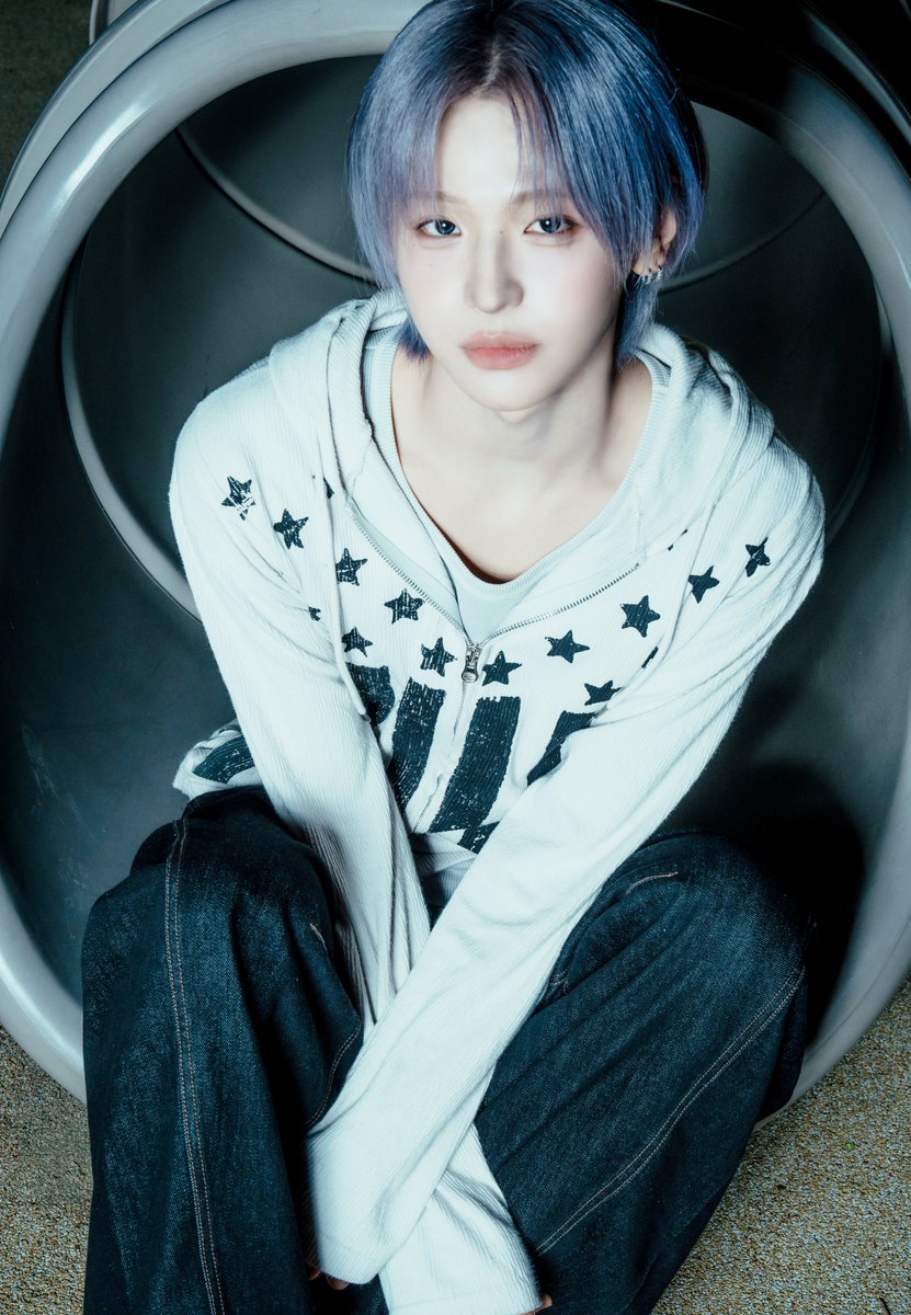 idntt_cosmo's tweet photo. idntt <itsnotover>
Concept Photo Lit Heart ver. - Night

id9 leecheongmyeong

2026.07.13 6PM KST

Pre-save
🔗 https://t.co/Cy4pu8H5I0

#idntt #아이덴티티
#unevermet #yesweare #itsnotover
#이청명 #leecheongmyeong https://t.co/Fc2FHdrJ1m