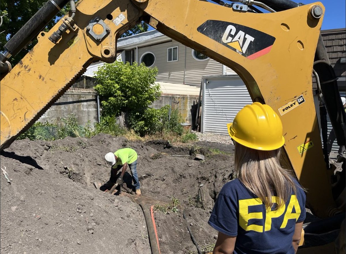 EPAregion2's tweet photo. 🚧The City of Asbury Park reached another milestone in its Brownfield cleanup efforts with the removal of an underground storage tank (UST) from a property that has remained vacant for decades. 

Funded through the City’s $500,000 EPA Brownfields Cleanup Grant, this work is an important step toward addressing environmental concerns and preparing the site for future redevelopment.