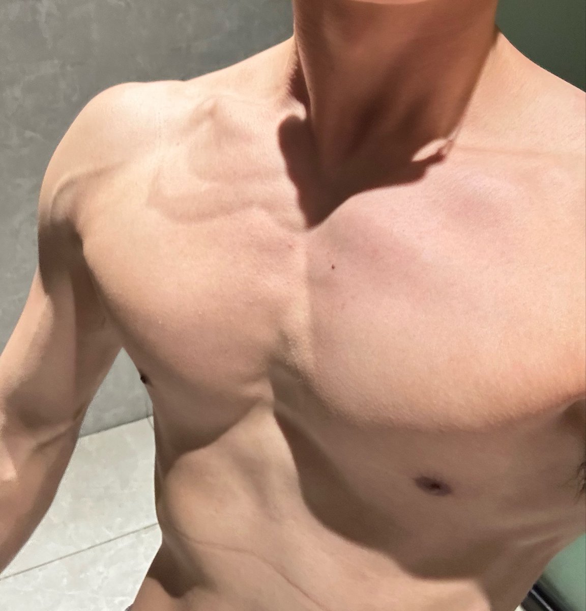 Weird_01_11's tweet photo. 成都兴隆湖附近，寻炮友。本人有点小肌肉，无不良嗜好，干净清爽，属于持续打桩型，来聊聊哇 #成都 #约炮 #炮友 #男大 #腹肌 #肌肉 #骚货 #母狗 https://t.co/KwXpyrVnrN