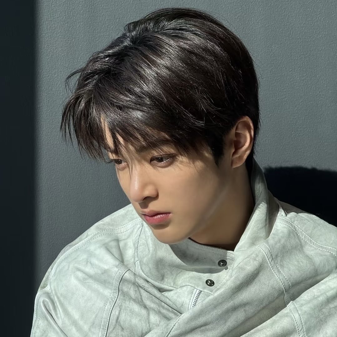 S2_D_214's tweet photo. 진짜 bjd 같음… https://t.co/vQAuBKqfqy