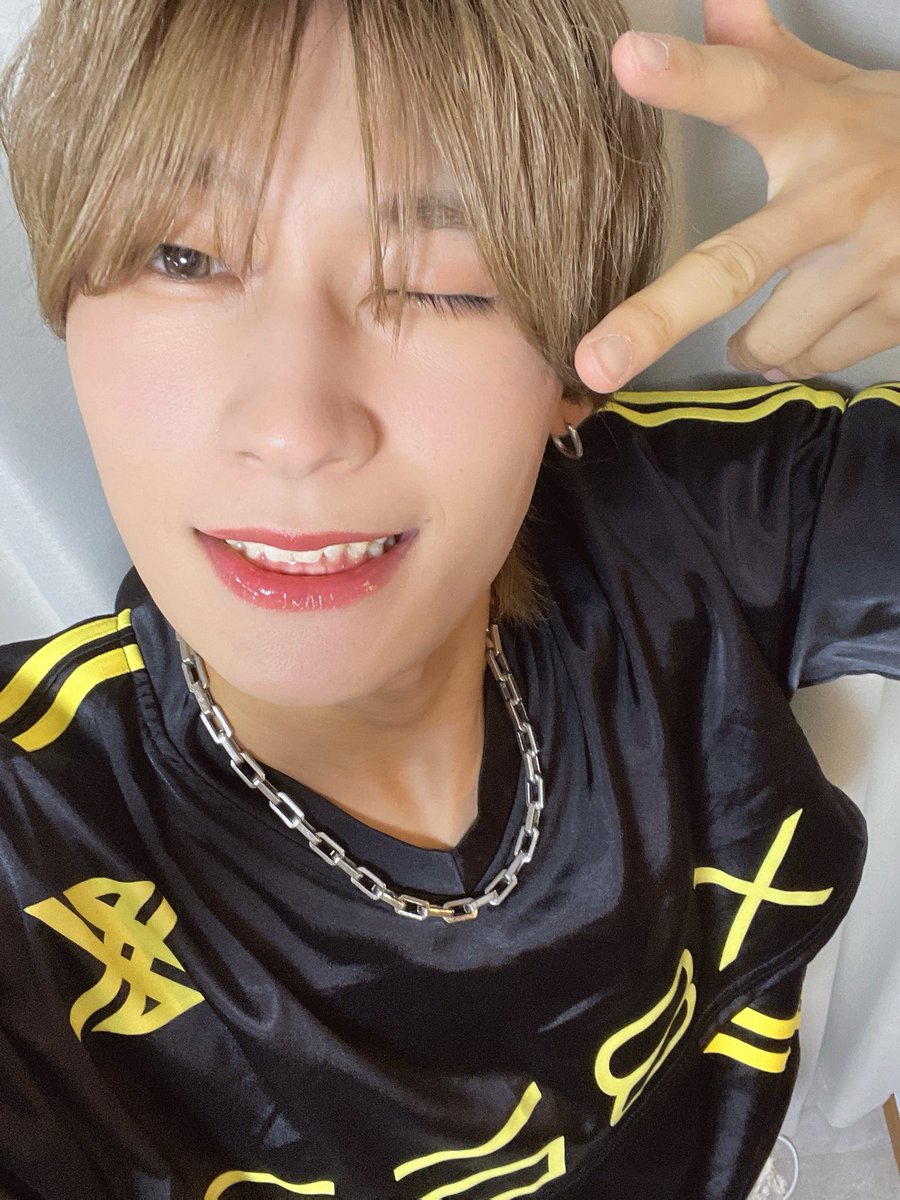 X8EE_KOHEI's tweet photo. 『RADIO！READY GO！』
東京カルチャーカルチャーさんにてありがとうございました！

本日一部はラジオ公開収録でしたが、どうでしたか？☺️皆さんの前で座って喋るというのは初めてでなんだか、いつもと違う緊張をしました😌

LIVEも僕たちの勢いが伝わっていると嬉しいです！今日もありがとう☺️ https://t.co/WZK5r2ylYO