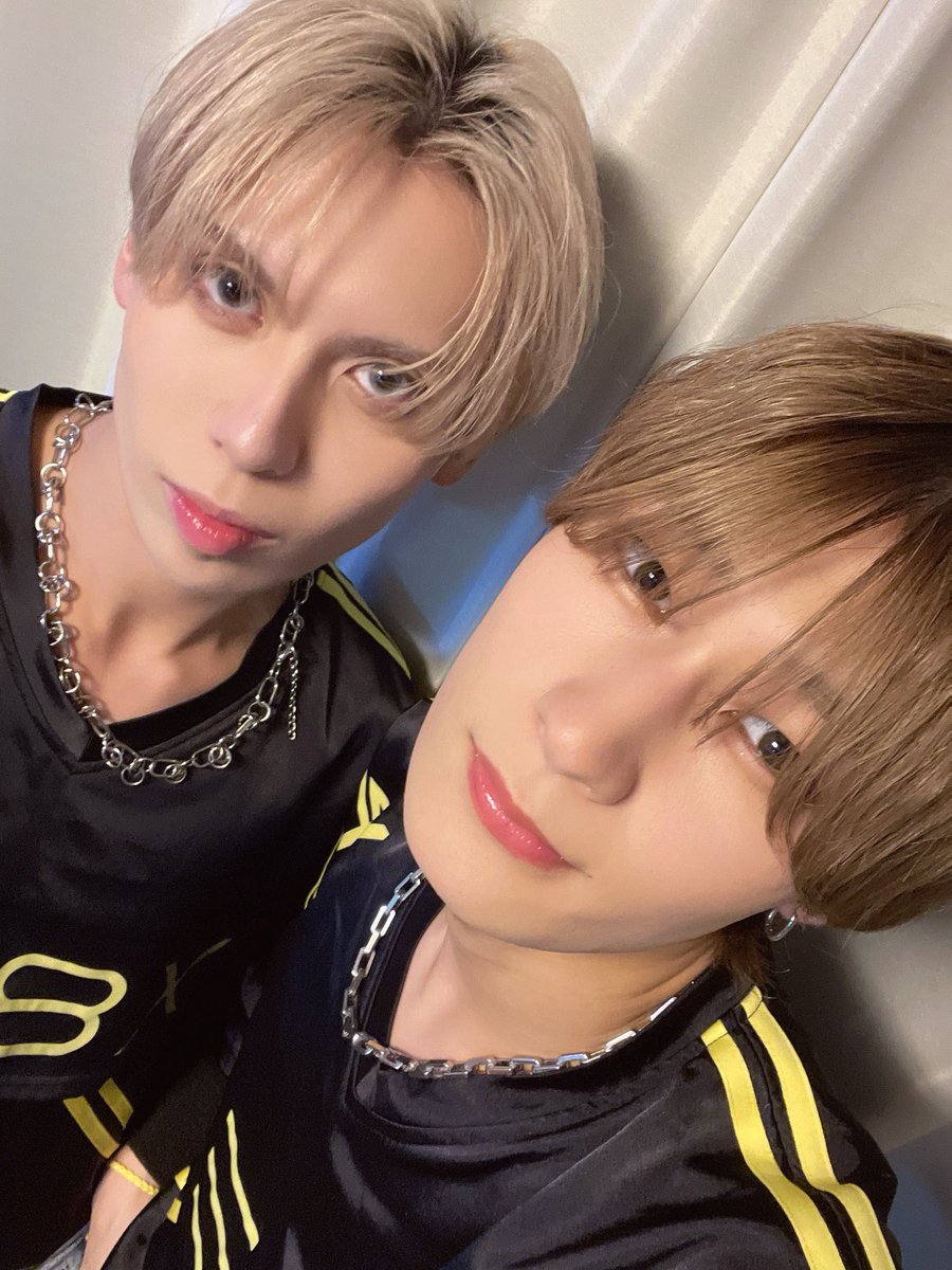 X8EE_KOHEI's tweet photo. 『RADIO！READY GO！』
東京カルチャーカルチャーさんにてありがとうございました！

本日一部はラジオ公開収録でしたが、どうでしたか？☺️皆さんの前で座って喋るというのは初めてでなんだか、いつもと違う緊張をしました😌

LIVEも僕たちの勢いが伝わっていると嬉しいです！今日もありがとう☺️ https://t.co/WZK5r2ylYO