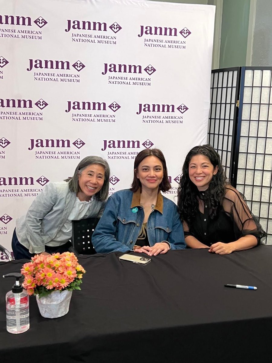pragmaticmom's tweet photo. BARBED WIRE BETWEEN US at the Japanese American National Museum https://t.co/SMqcg5Fagn via @pragmaticmom @redcometpress #ReadYourWorld #reversopoem #picturebook #AAPI https://t.co/sbTuOiu71f