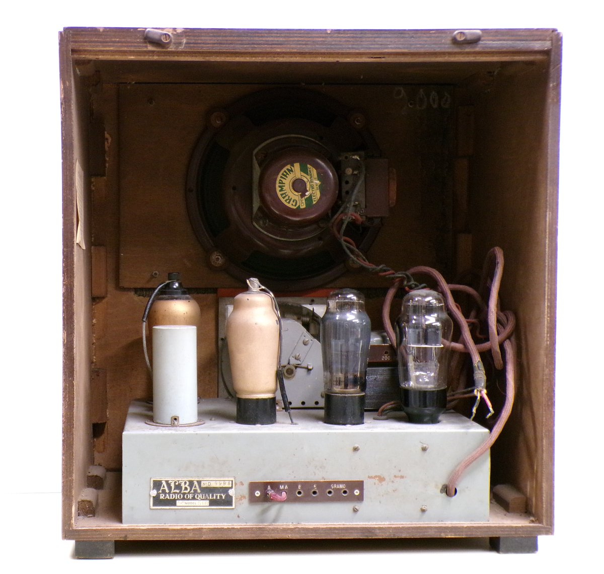 Gwefr's tweet photo. Wireless in Wales: Alba 501 three valve plus rectifier radio manufactured in 1935. A recent addition to our collection! https://t.co/2jEDbISkmo