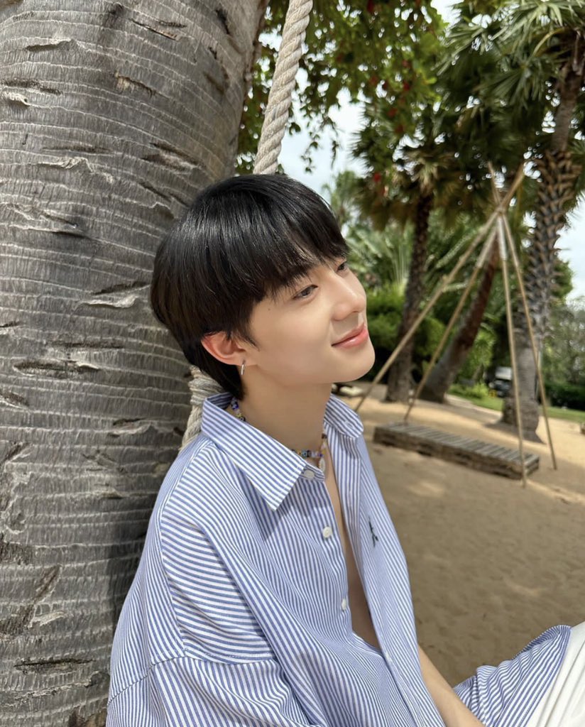 whtpffls's tweet photo. Blue shirt 🥹

2022                                 2026

#Nunew https://t.co/H6TadzhcWQ