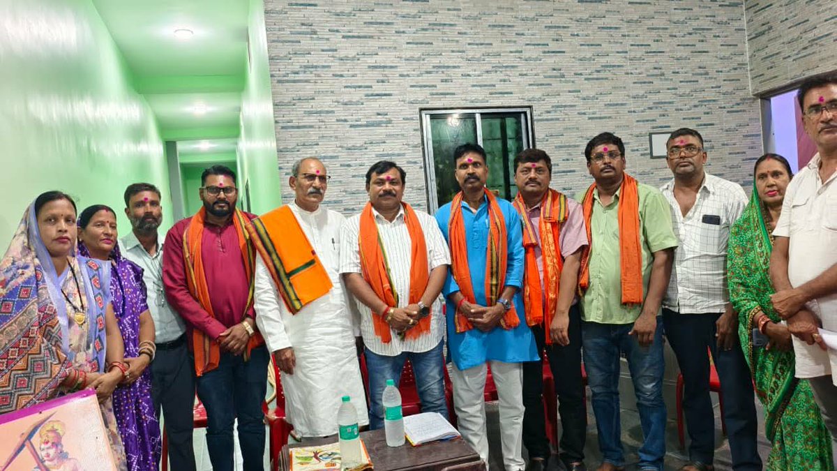 Preetpal_cg's tweet photo. दुर्ग ग्रामीण विधानसभा के अण्डा-निकुम मंडल के किसान मोर्चा के बैठक पर सम्मिलित हुआ!
इस अवसर पर किसान मोर्चा जिला प्रभारी, जिला पदाधिकारी व मंडल अध्यक्ष सहित मंडल पदाधिकारी व कार्यकर्ता उपस्थित रहे!
@BJP4CGState @BJP4India @NitinNabin @shivprakashbjp @ajayjamwalbjp @PawanSaiBJP https://t.co/G6y9bdgTAq