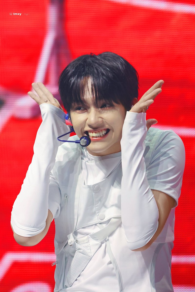 xiaoyangxing7's tweet photo. 260708 Showcase

😬  

#AHOF #아홉
#JL #제이엘 https://t.co/Lf7ffpNWO5