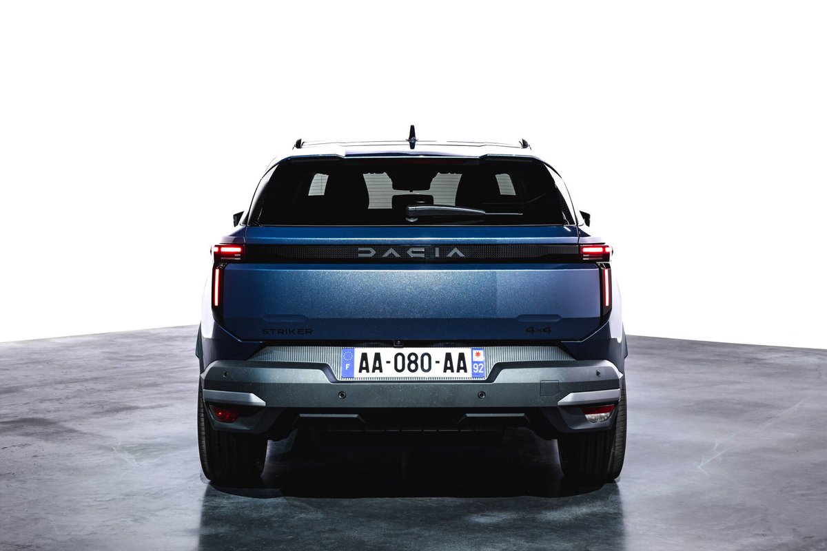Gironanoticies's tweet photo. Dacia Striker: el nuevo crossover que une lo mejor de un SUV, un familiar y una berlina por menos de 25.000 euros  https://t.co/joG6f6L6uD

La marca da un salto estratégico en el  segmento C con un modelo electrificado, espacioso y tecnológico que  promete convertirse en una de las grandes novedades del mercado  #Dacia