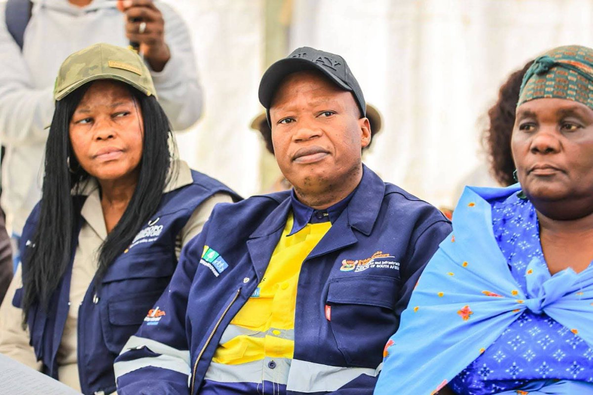RoadsAgency's tweet photo. MEC for @LDPWRI, Ernest Rachoene is among the Executive Authorities supporting Premier Dr Ramathuba.
#ServiceDeliveryWeek #7thAdministration #ALimpopoThatWorksForAll #LetsGrowLimpopoTogether https://t.co/h9uwf7CwfG