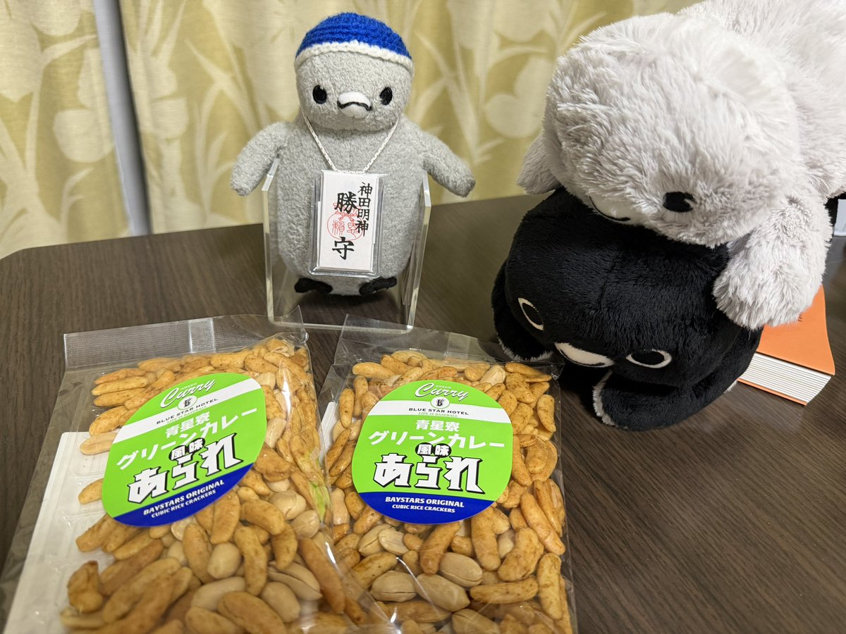 kiyoi1979's tweet photo. おみやげだよ〜！！
しばらくハマスタ行かないから2つ買っちゃった💦

🐧かいぬし、これすきだよねぇ https://t.co/YuKfndvp5I