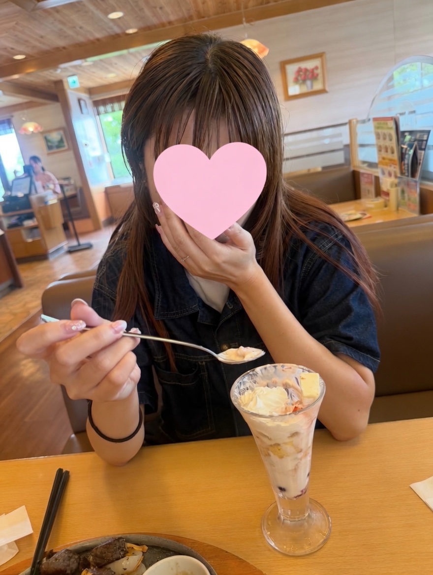 S11520528's tweet photo. 愛しの妻は生理中でございます🩸
お昼はカフェデートで明日のネイルを楽しみに上機嫌🍒
夜は風呂上がりの生理用パンティと姿勢矯正ブラを着けております💓💓
ガチの家庭内ですね✨
普段の妻に刺さる方リポストお願いします🙂‍↕️ https://t.co/U6fjDFT3gi