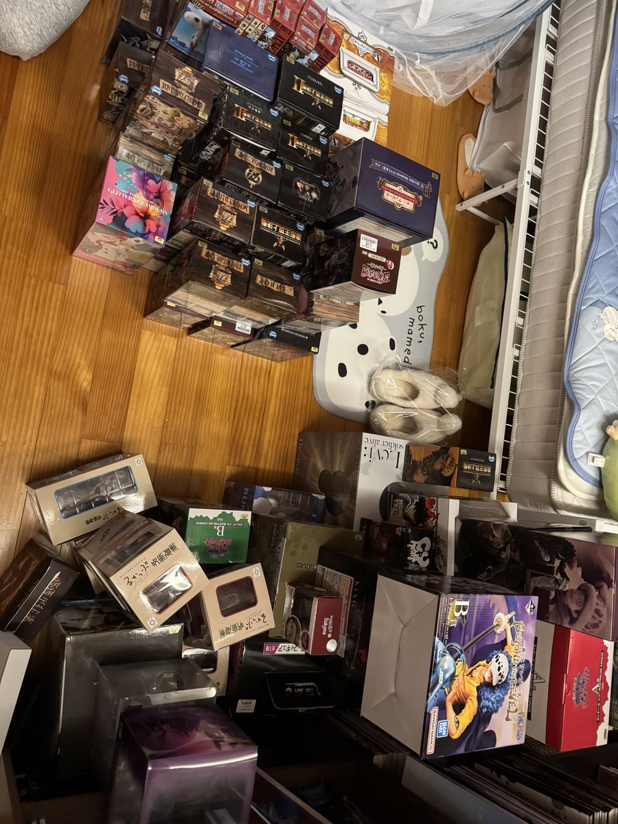 same_gr's tweet photo. ONEPIECEとかのフィギュアを断捨離中
10年以上前のもある気がする、わからんけど
売るやつ決めるの悲しくなる…とっときたいよー https://t.co/O8xYmWoaFp