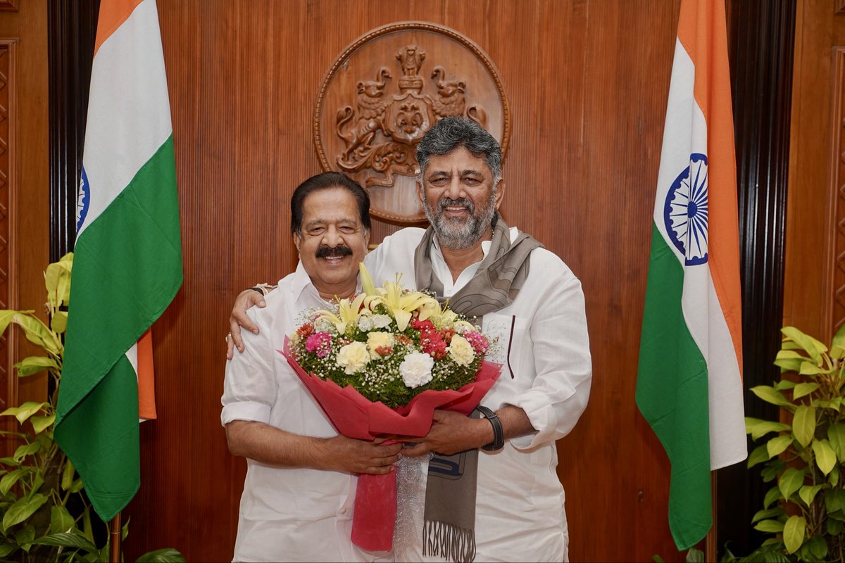 DKShivakumar's tweet photo. Shri Ramesh Chennithala, Hon’ble Minister for Home and Vigilance, Government of Keralam, met me today to seek Karnataka’s support for Operation Toofan, Kerala’s anti-drug mission.

Drug trafficking knows no borders, and neither should our resolve to combat it. I have directed the Karnataka Police to take necessary action and coordinate closely to dismantle interstate drug networks and safeguard our youth from the menace of drugs.

@chennithala