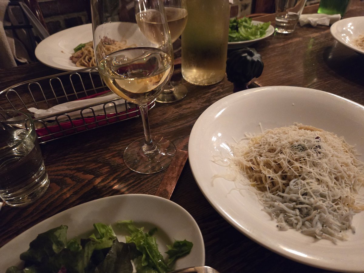 18_15000's tweet photo. 久しぶりにワイン飲んだわぁ。
普段めったに飲まないから、今日は飲みすぎたな(^_^;)
でも久々に楽しかったし楽チンでした。
いつもありがと(*^^*) https://t.co/PB6LxnnWSu