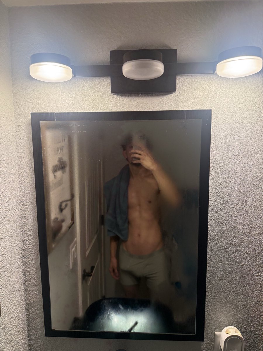 daddyjuano's tweet photo. After the gym #goodyear #az https://t.co/yIyIeCymvL