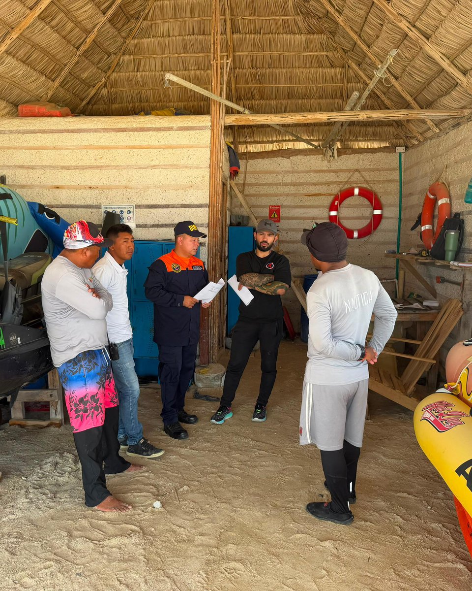 Dimarcolombia's tweet photo. #ColombiaNavegaSegura | En Riohacha, a través de la Capitanía de Puerto se fortalecen las acciones de prevención con jornadas de sensibilización y verificación a empresas de transporte marítimo y alquiler de motos náuticas para seguir promoviendo una navegación segura.🛟 https://t.co/OhNd8uAv86