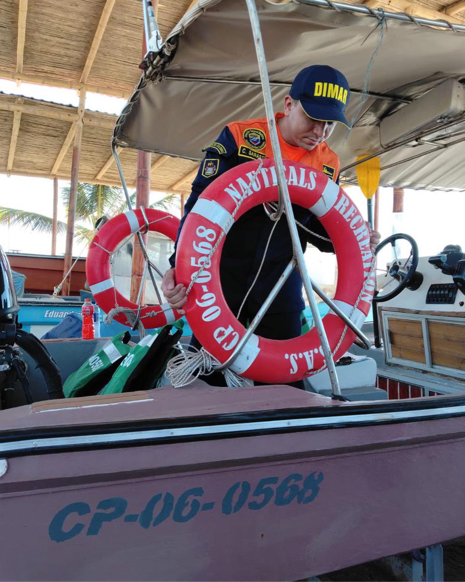 Dimarcolombia's tweet photo. #ColombiaNavegaSegura | En Riohacha, a través de la Capitanía de Puerto se fortalecen las acciones de prevención con jornadas de sensibilización y verificación a empresas de transporte marítimo y alquiler de motos náuticas para seguir promoviendo una navegación segura.🛟 https://t.co/OhNd8uAv86