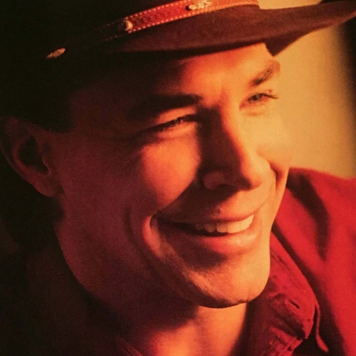 lenahan_dave's tweet photo. 🎙️ This week on Songwriter Connection, I'm talking with '90s country hitmaker Michael Peterson about songwriting, his career, and the stories behind the music. Don't miss it!

🎧 Streaming now everywhere.

#SongwriterConnection #MichaelPeterson #CountryMusic #Podcast https://t.co/jRJDnfmAlX