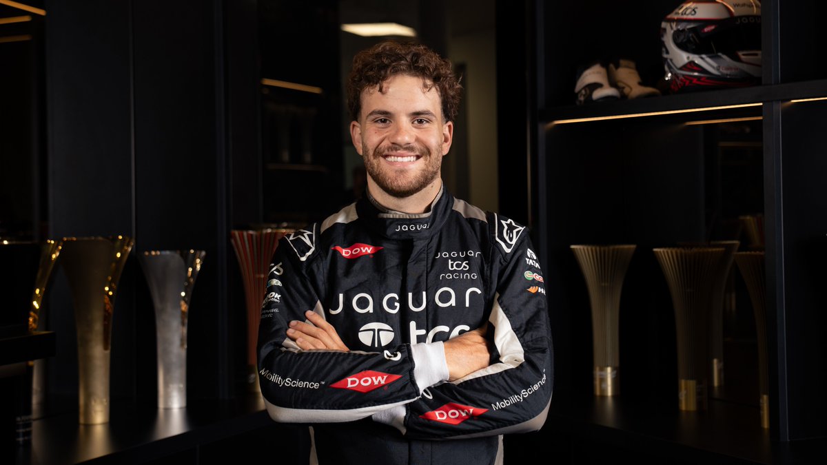 TheAutoMagazine's tweet photo. Fernando Barrichello to drive Jaguar GEN4 proto_TYPE at Goodwood Festival of Speed - The Auto Magazine https://t.co/uv0uxEfdbr https://t.co/2TJgBaguKJ