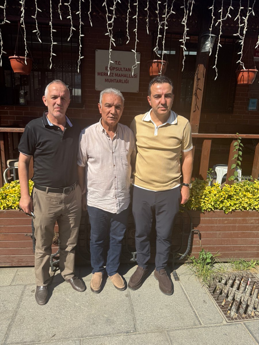 AkdagTayyar's tweet photo. Eyüpsultan Merkez Mahalle Muhtarımız Hüseyin BİLEK ve Eyüpsultan Camii Başmüezzini Sayın Selahattin GÜRER ile bir araya gelerek Eyüpsultan  camimizin ve mahallemizin ihtiyaç ve taleplerini yerinde değerlendirdik.

İSKİ olarak Eyüpsultan ilçemiz için çalışıyoruz. https://t.co/Wf0w6qhdkJ