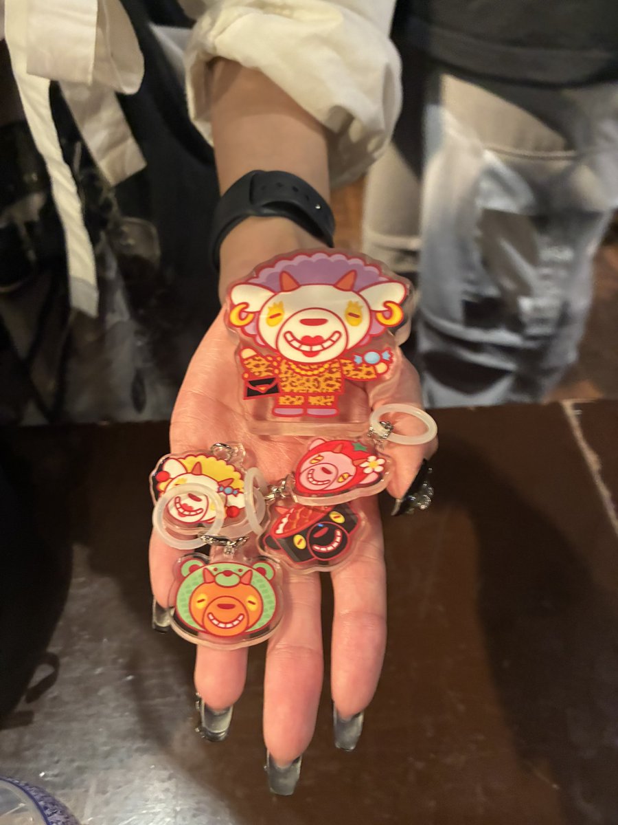 fuwamesu's tweet photo. りょちゃんにBBA見せたらポッケからジャラジャラ出てきて流石だなと思いましたﾏﾙ https://t.co/LEnpE5ftdr