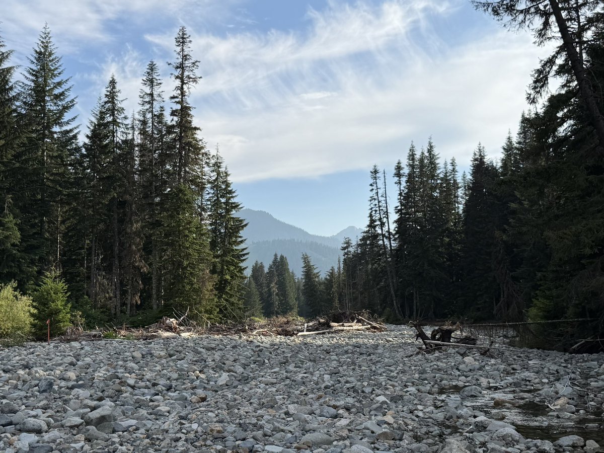 JohnLaTwC's tweet photo. Pacific Northwest: Land, water, timber, rock. Just add a pair of boots. https://t.co/Q8SpBHIVaD