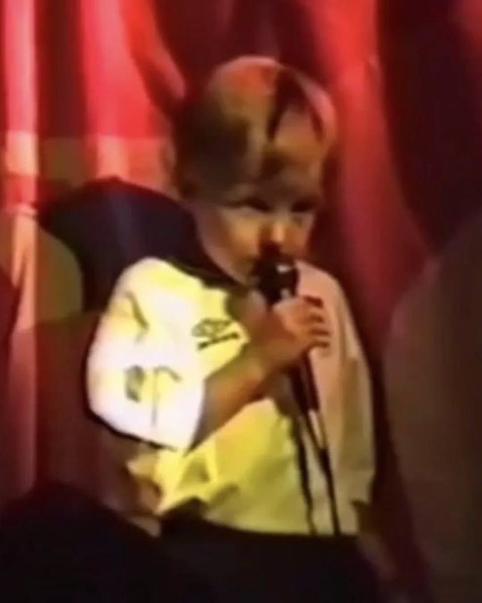 CaroliCarolitaD's tweet photo. Este pequeño soñador, determinado, maravilloso, buena persona, generoso, amoroso, merece que le pidan disculpas por todo el daño que le hicieron de adolescente y adulto, que su nombre sea limpiado, merece el reconocimiento que le negaron, pero sobretodo merece justicia porque le arrebataron el derecho a seguir viviendo y poder continuar cumpliendo sus sueños 🥺 JUSTICIA PARA LIAM PAYNE