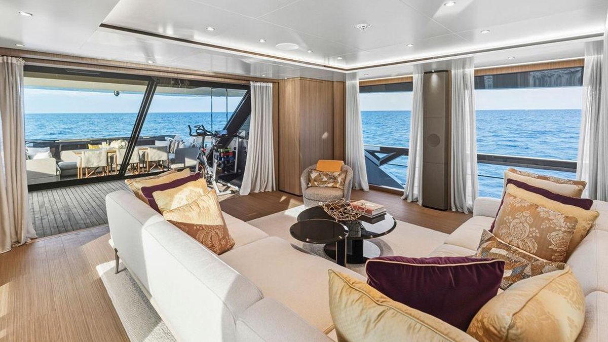 boatint's tweet photo. 38m Custom Line motor yacht Randy Beth sold.

Find out more: https://t.co/0PeZu1FQVz https://t.co/Z09LjbzSg6