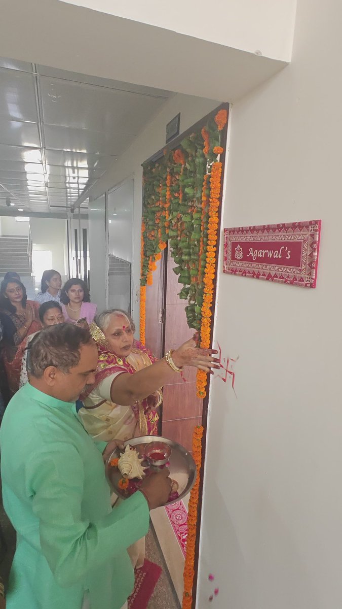aipangirl's tweet photo. Aipan Wali Nameplate ke sath गृह प्रवेश🏡 
#happyclient #aipan https://t.co/kbMtmkIa9K