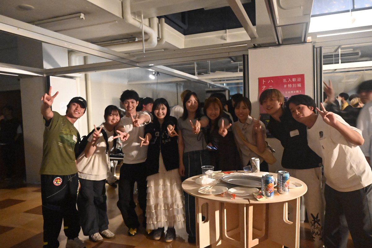 aoilab1102's tweet photo. 【第3回納涼祭】
クリエイティブプラザでのイベントの後、製図室で、各研究室による飲食物の提供や研究活動・制作物の展示も行いました！
昨年に引き続き、門脇研究室によるDJも実施されました🎶
多くの人が集まり、研究室や学年を越えた交流の場となりました✨ https://t.co/AlrXsQZID1