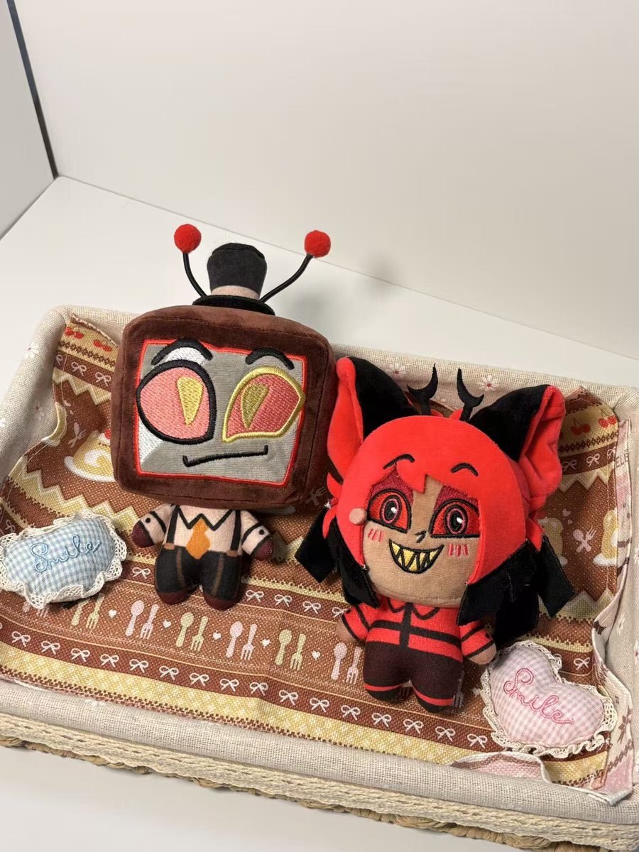 JJOneechan's tweet photo. 📻📺 ‘MORON’ PLUSHIES ARE HERE!! AVAILABLE TO PREORDER UNTIL SEPTEMBER ON STARRTOY!

Thank you so much for collabing with me and making these lil guys come to life! Buy one or both! Shipping will be Dec/Jan!

https://t.co/311XugnQRQ

#radiostatic #sparksduo https://t.co/wMcG8NVt3M