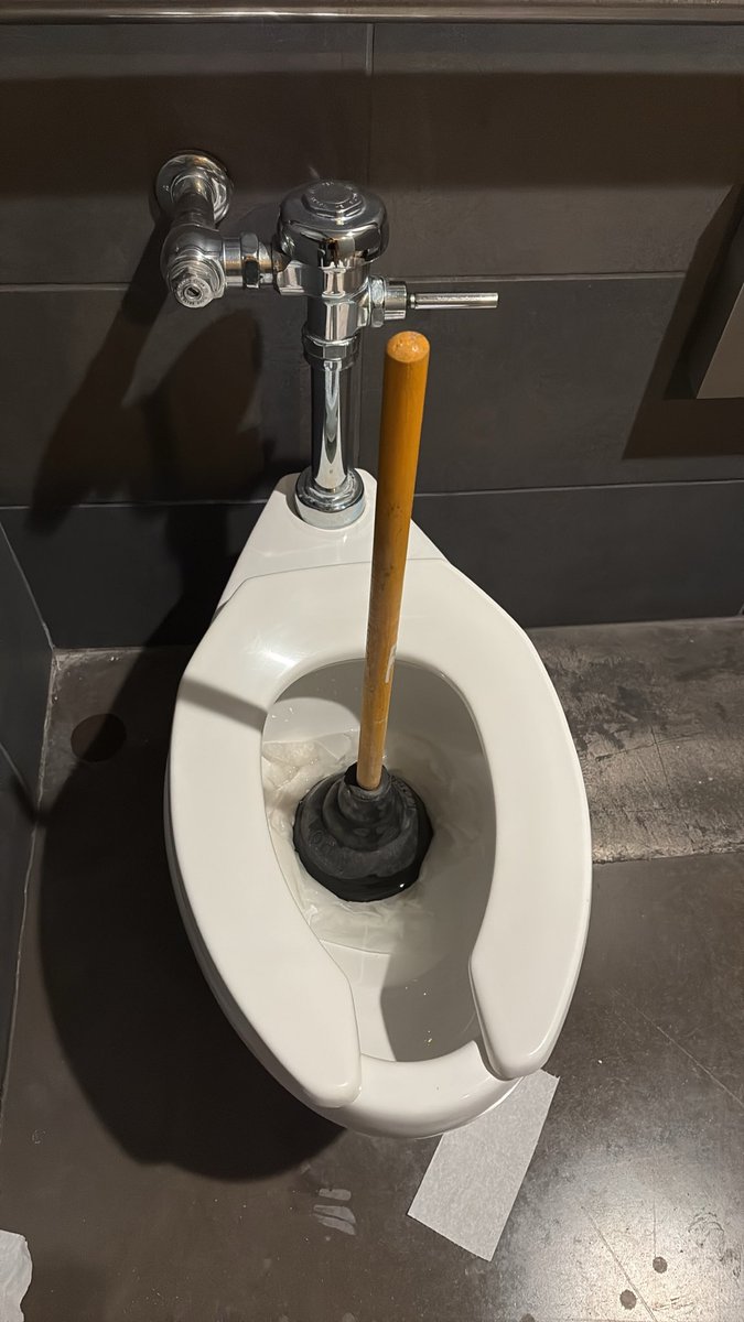 Billarmmed's tweet photo. At least this one came out the bosses pocket #fuck #droppedadeuce #mondo #clogged #worktoiletdox https://t.co/AEhbyzlFwZ