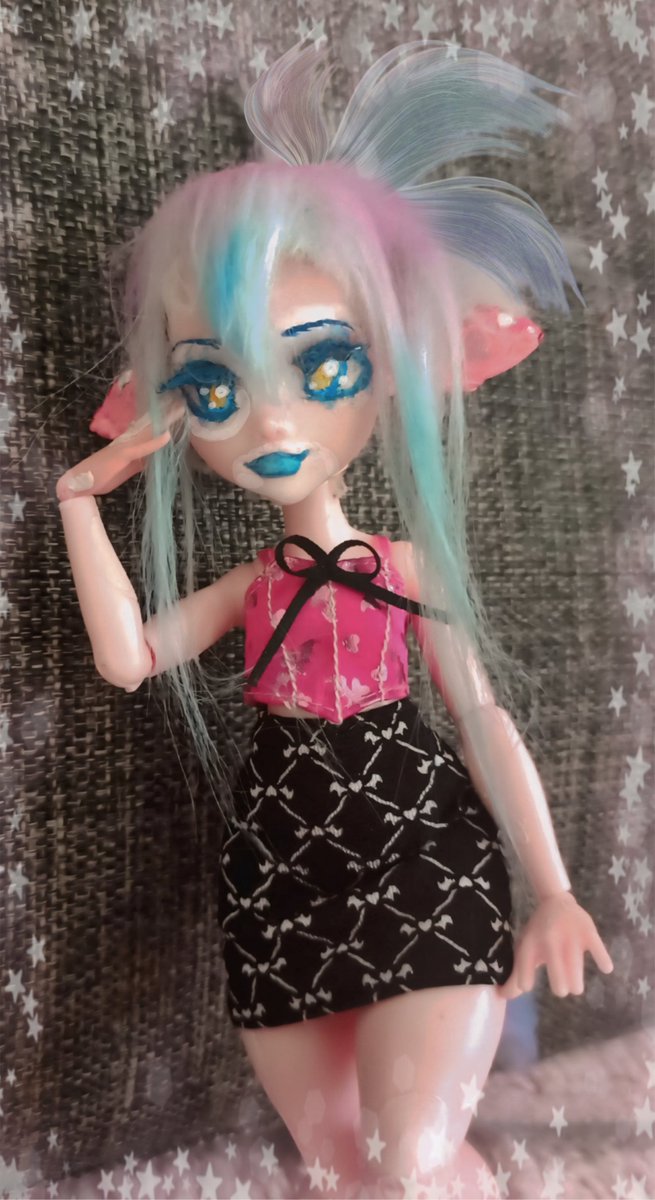 nenanaww's tweet photo. Nena doll progress report! 𐔌՞ ܸ.ˬ.ܸ՞𐦯 It's not the steadiest handiwork but it's me! #dollcustom #OOAK https://t.co/hmWZg1dhlA