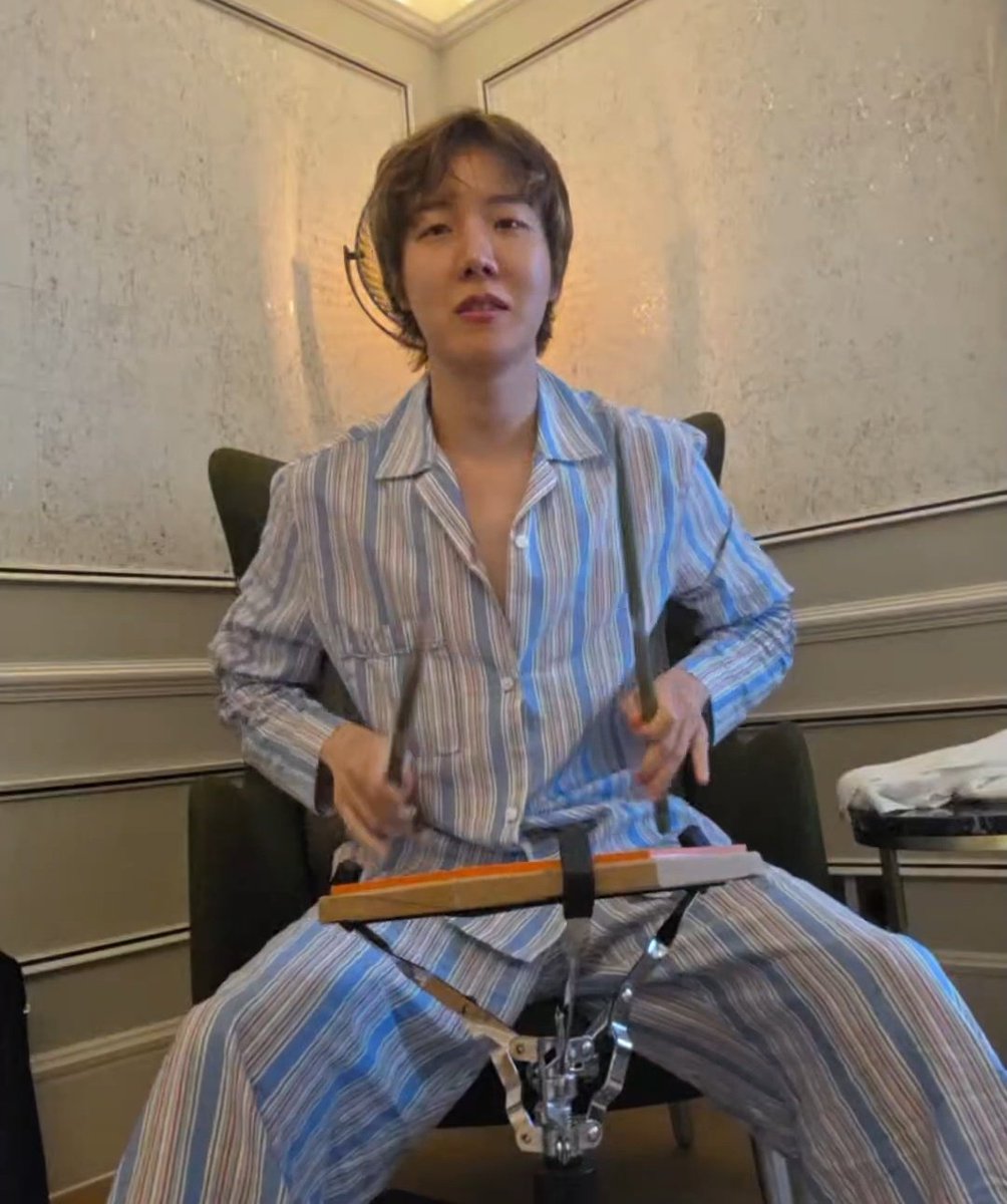 abrtmsy200930's tweet photo. 하씨ㅋㅋㅋㅋㅋㅋ
민윤기 성공했구나ㅋㅋㅋㅋㅋㅋ
정호석 드럼연습하잖아ㅋㅋㅋㅋㅋㅋ https://t.co/Gb0UwXH2xg