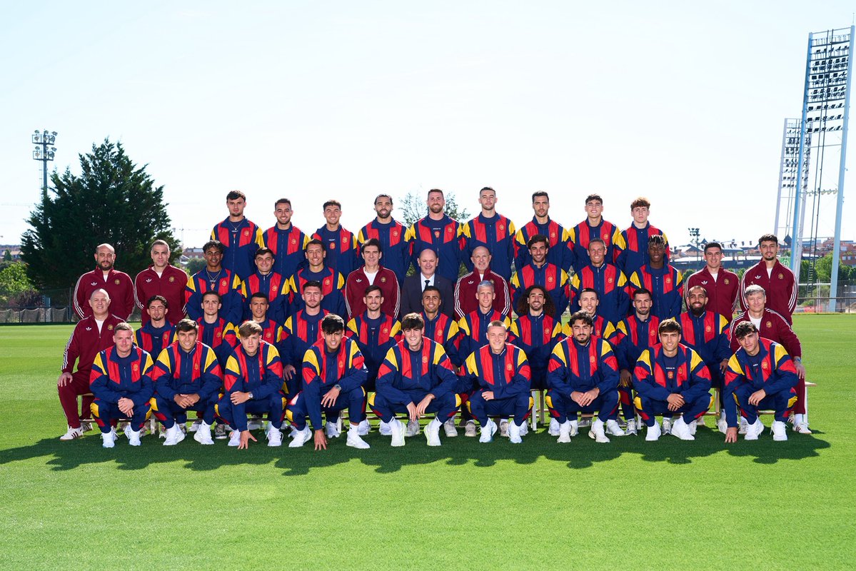 Karanka's tweet photo. I rejoined @rfef a year ago, and there's no better way to celebrate that anniversary: the team in the World Cup quarter-finals and our dream still alive. So proud to represent @SEFutbol and help out in the day-to-day running of an organisation I consider to be home. 🇪🇸 ⭐️ https://t.co/eE6C1EcyC7