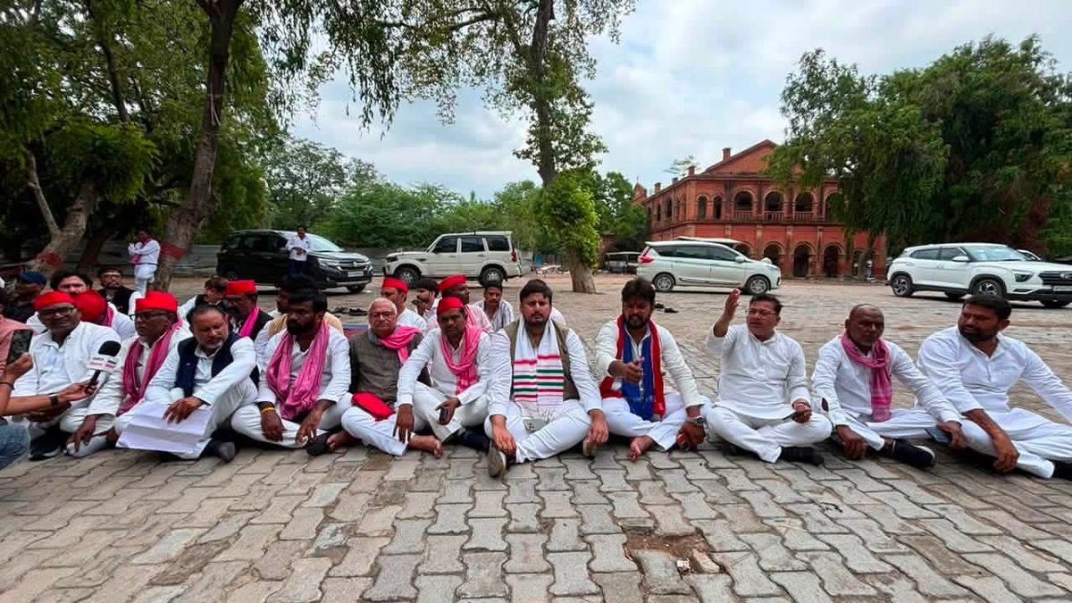 adeel_hamzaaa_'s tweet photo. #धरना 

सभी साथी सिविल लाइन पत्थर गिरजाघर 
पहोचे, धरना शुरू  है 

इंकलाब जिन्दाबाद ! https://t.co/UE4PZqKDAK